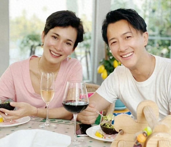 九龙配资 郭富城方媛后韩庚卢靖姗生娃, 评论区好暖, 2600多网友留言祝福